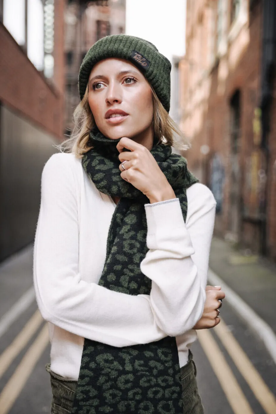 Freeman T. Porter Elina Roar Online